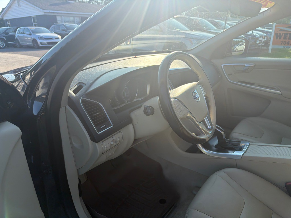 2016 Volvo XC60 Image 16