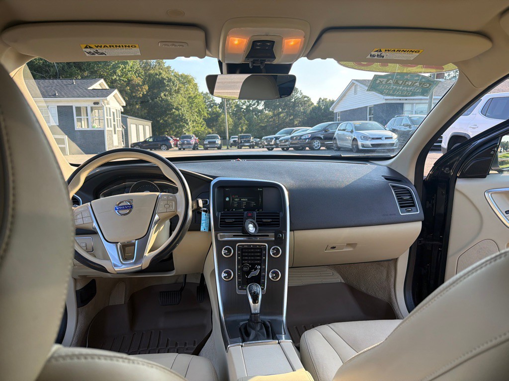 2016 Volvo XC60 Image 18