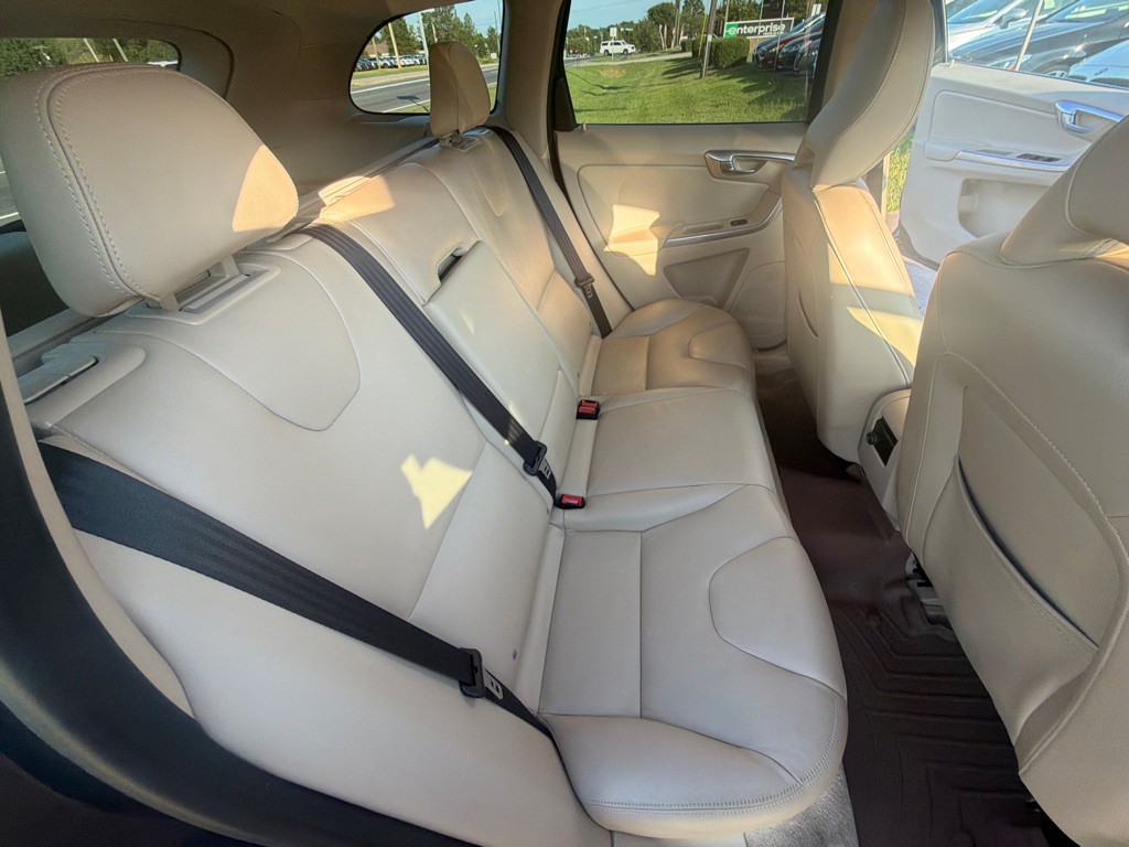 2016 Volvo XC60 Image 31