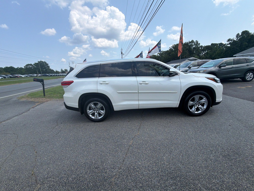 2018 Toyota Highlander Image 10