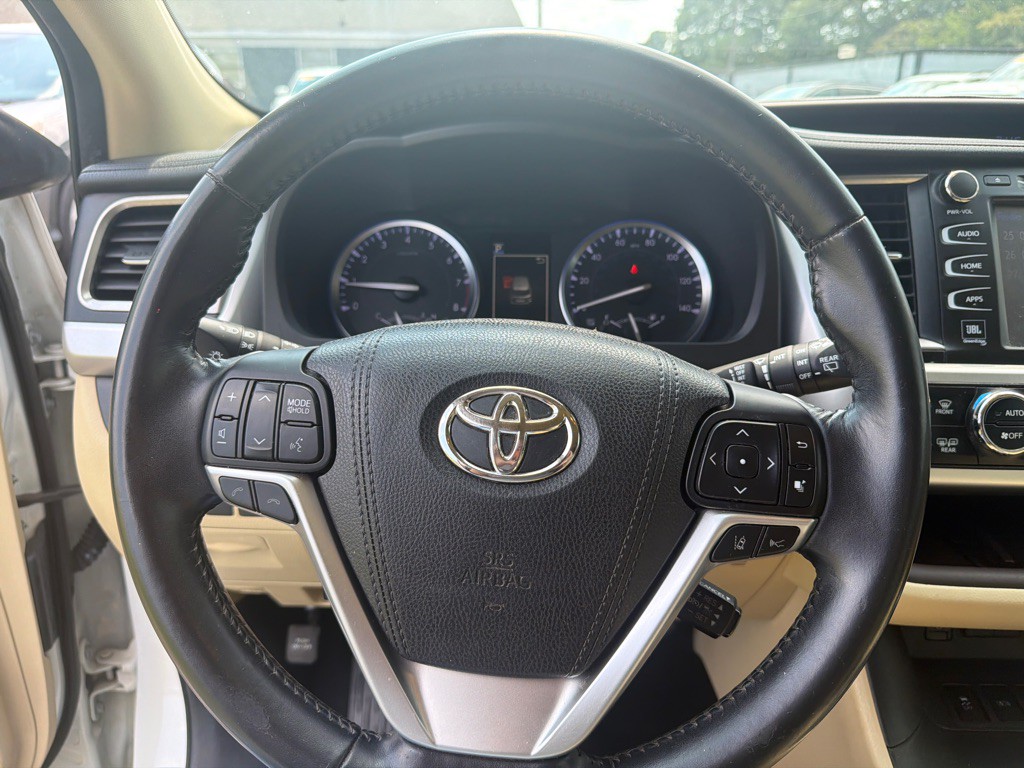2018 Toyota Highlander Image 16