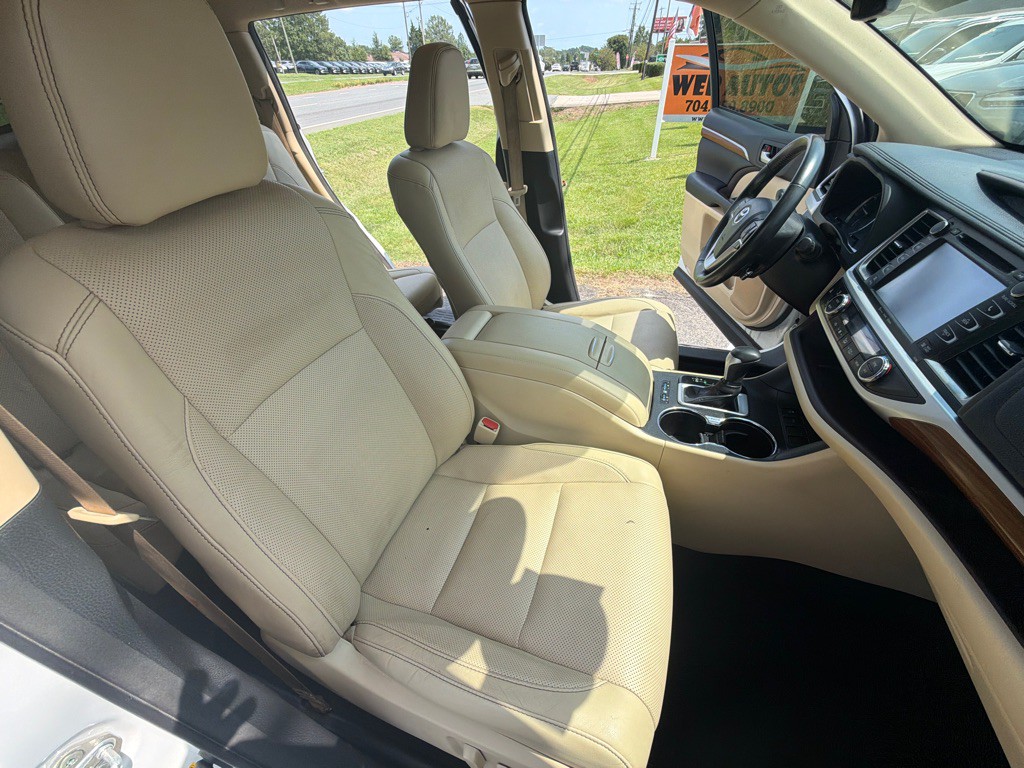 2018 Toyota Highlander Image 26