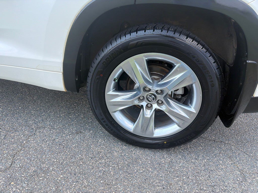 2018 Toyota Highlander Image 34