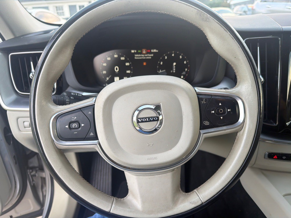 2018 Volvo XC60 Image 19