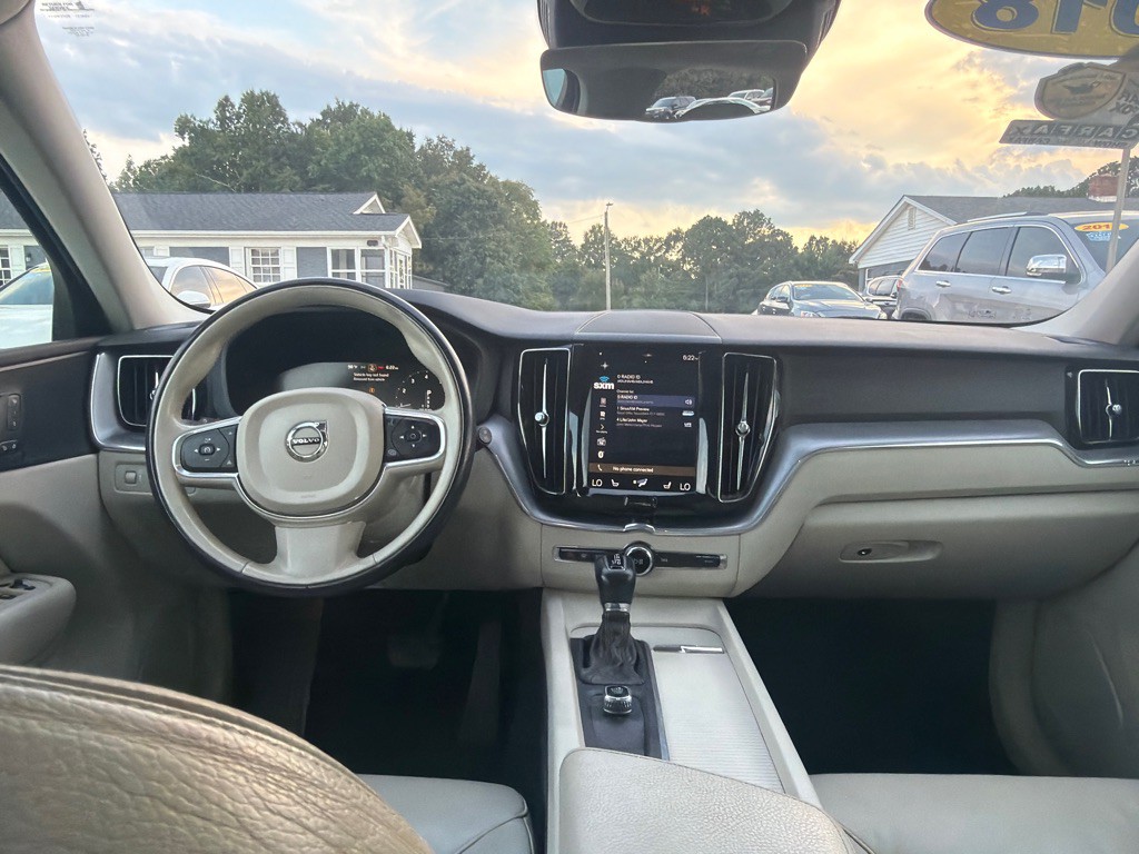 2018 Volvo XC60 Image 22