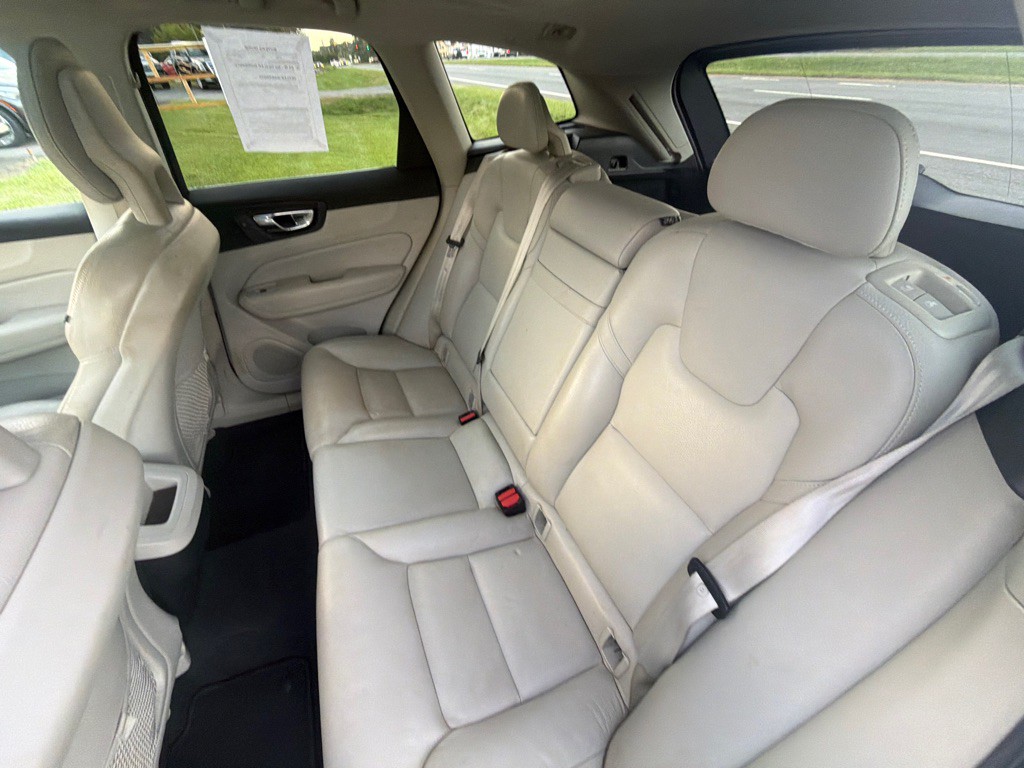 2018 Volvo XC60 Image 24