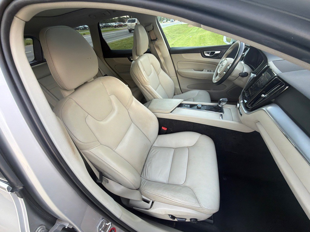 2018 Volvo XC60 Image 26