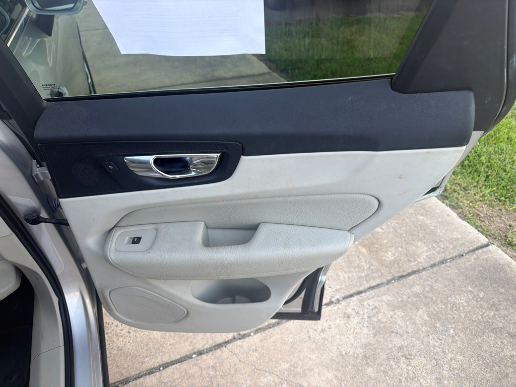 2018 Volvo XC60 Image 30