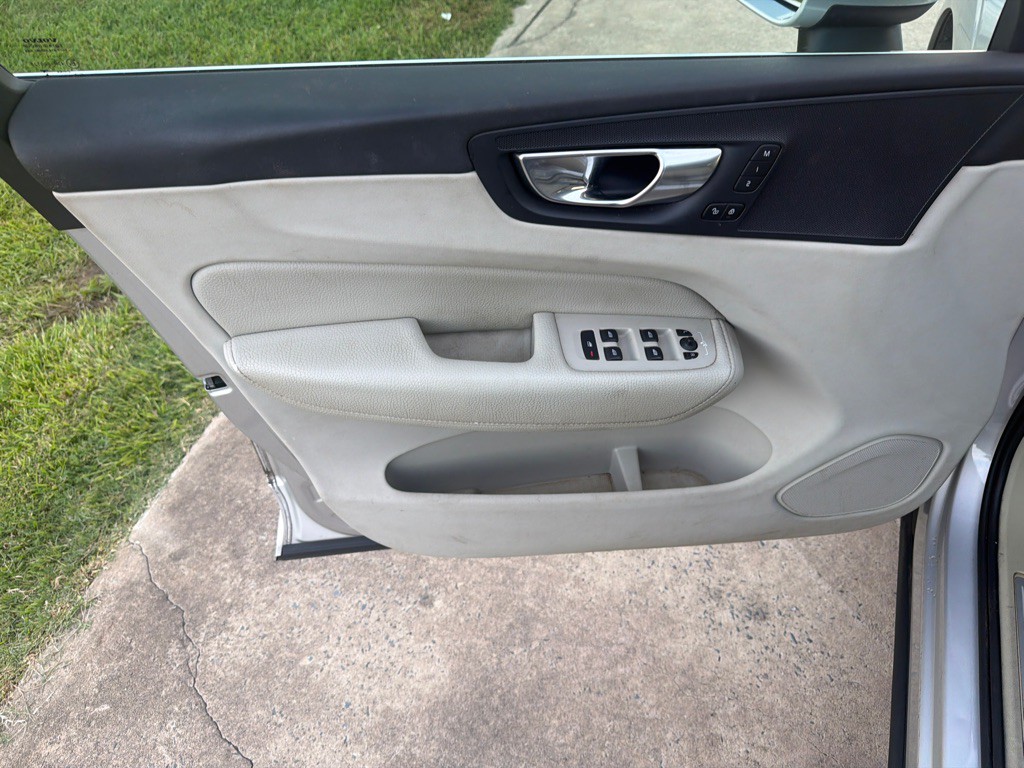 2018 Volvo XC60 Image 31