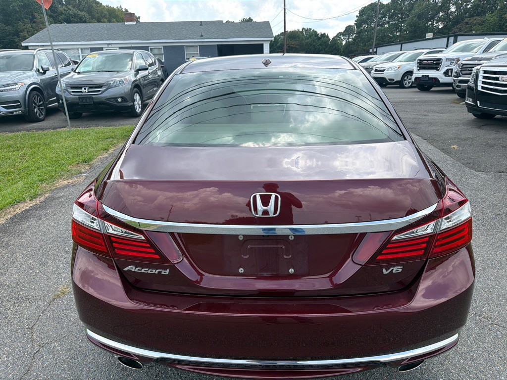 2016 Honda Accord Image 12