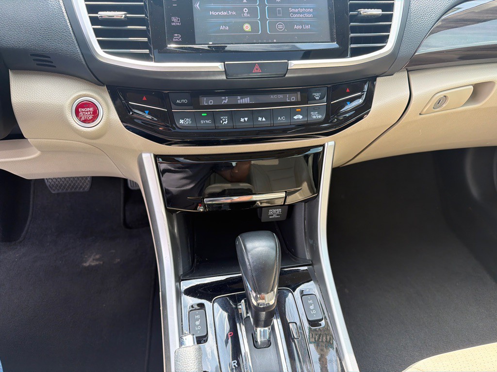 2016 Honda Accord Image 25