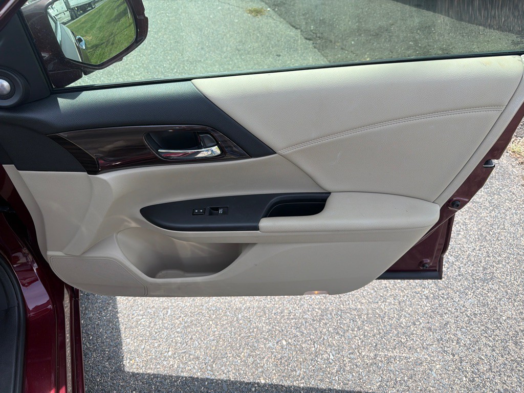 2016 Honda Accord Image 32