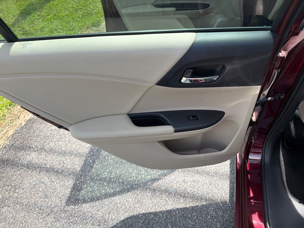 2016 Honda Accord Image 34