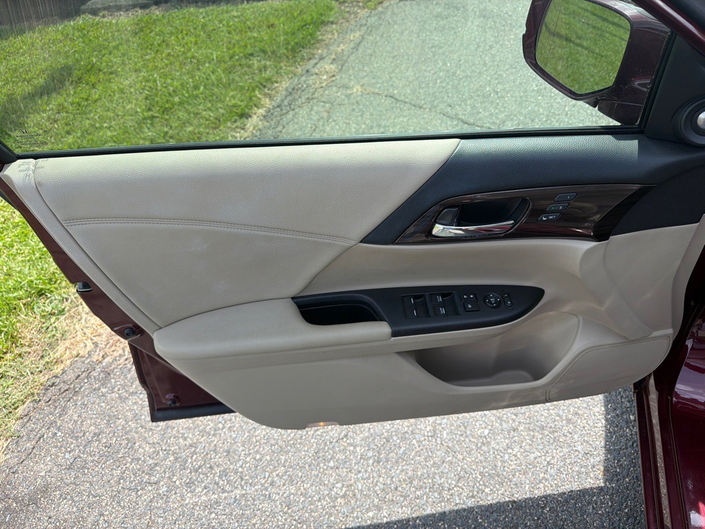 2016 Honda Accord Image 35