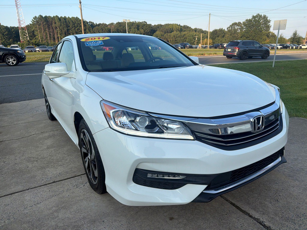 2017 Honda Accord Image 2
