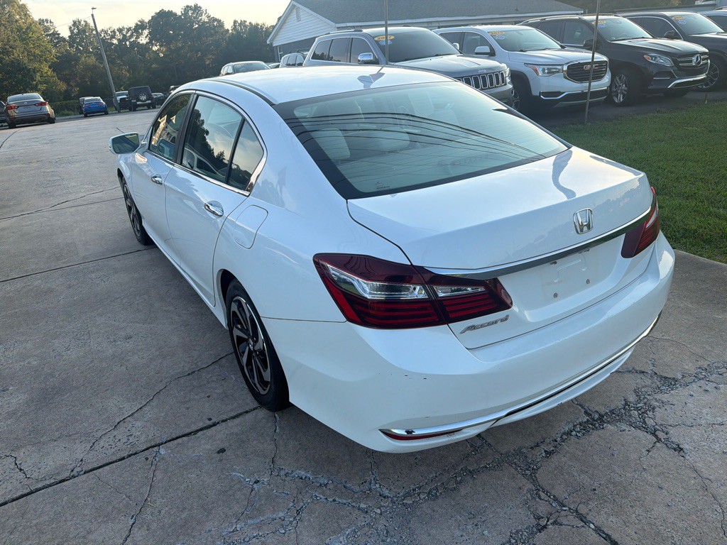 2017 Honda Accord Image 11
