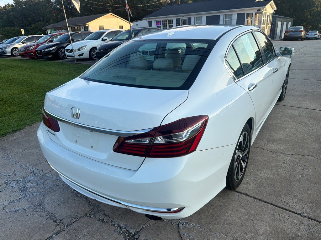 2017 Honda Accord Image 12