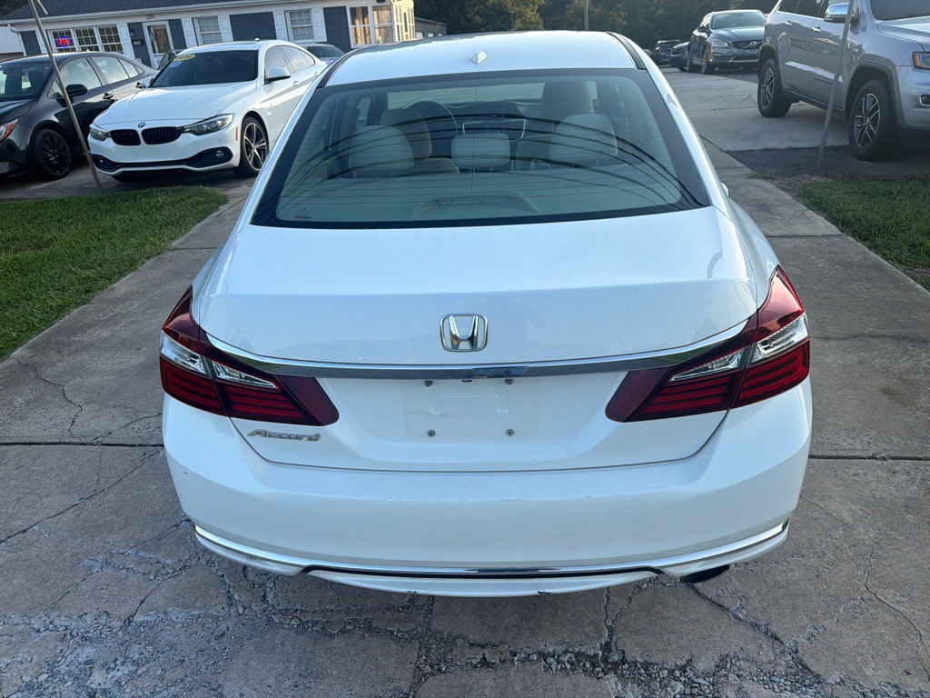 2017 Honda Accord Image 13