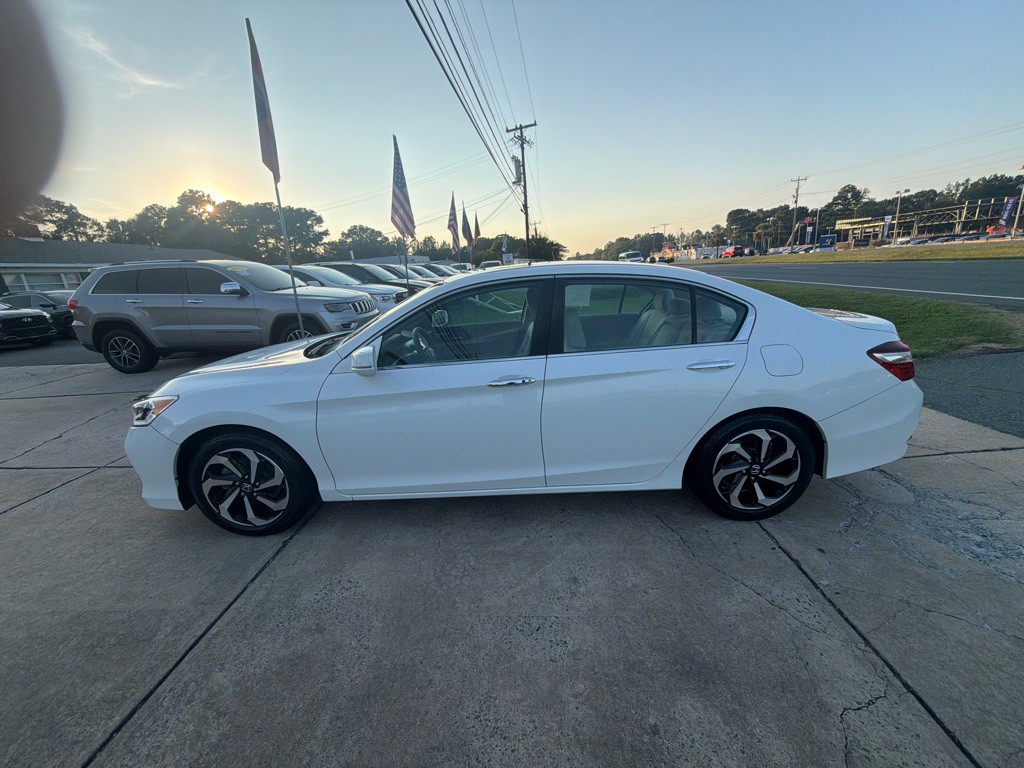 2017 Honda Accord Image 14