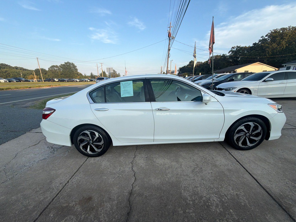 2017 Honda Accord Image 15