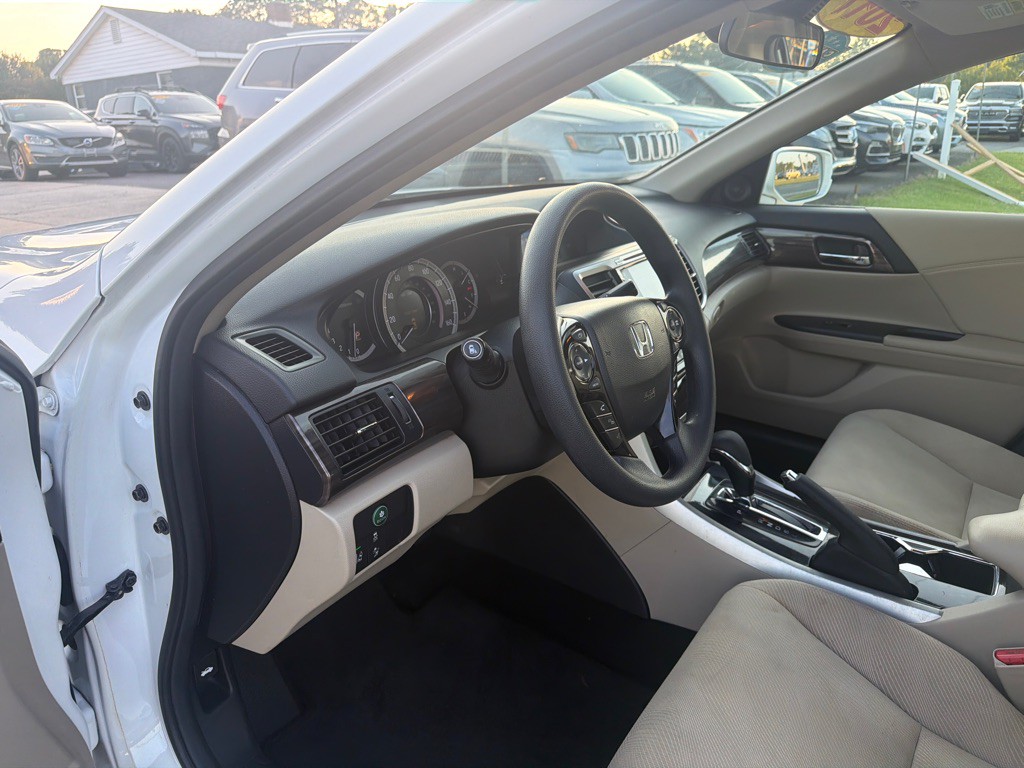 2017 Honda Accord Image 17