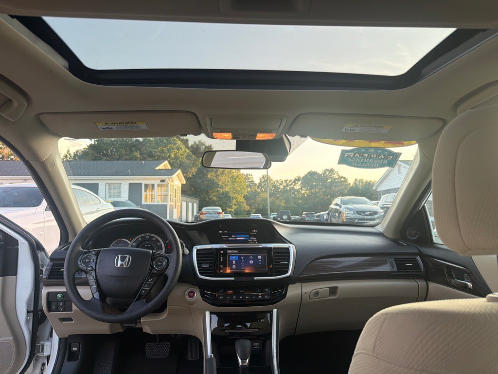 2017 Honda Accord Image 18