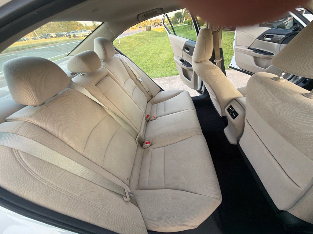 2017 Honda Accord Image 30