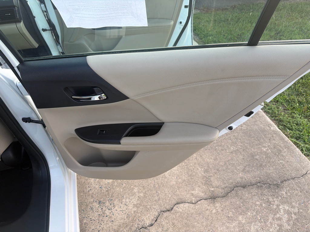 2017 Honda Accord Image 31