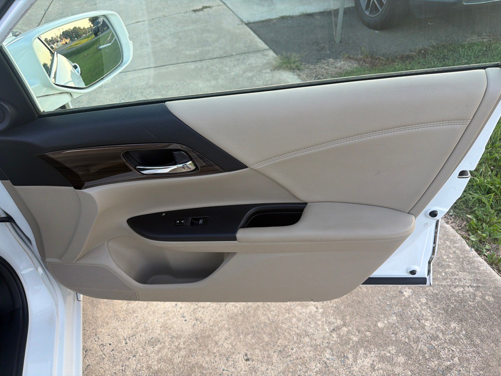 2017 Honda Accord Image 32