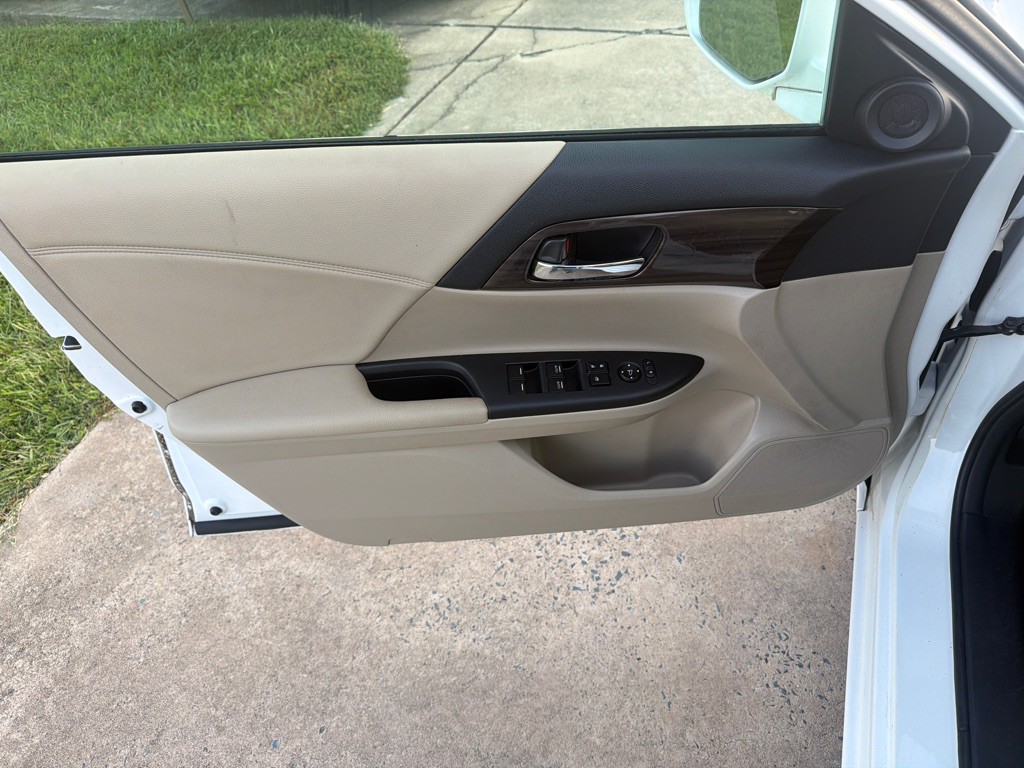 2017 Honda Accord Image 34