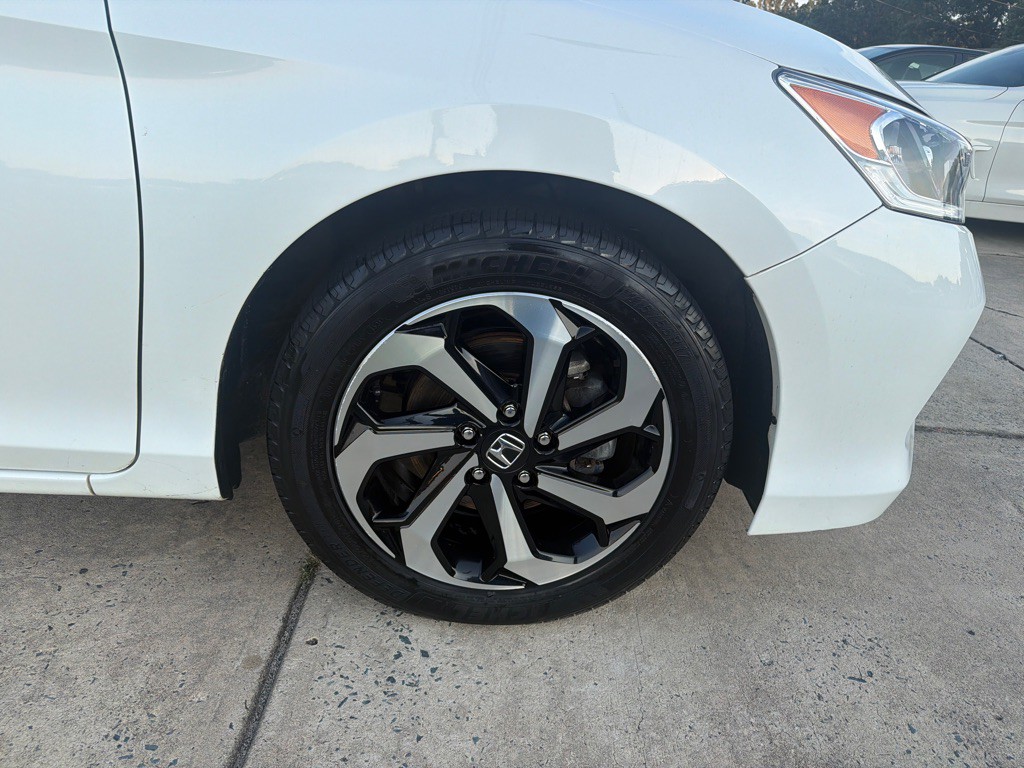 2017 Honda Accord Image 36