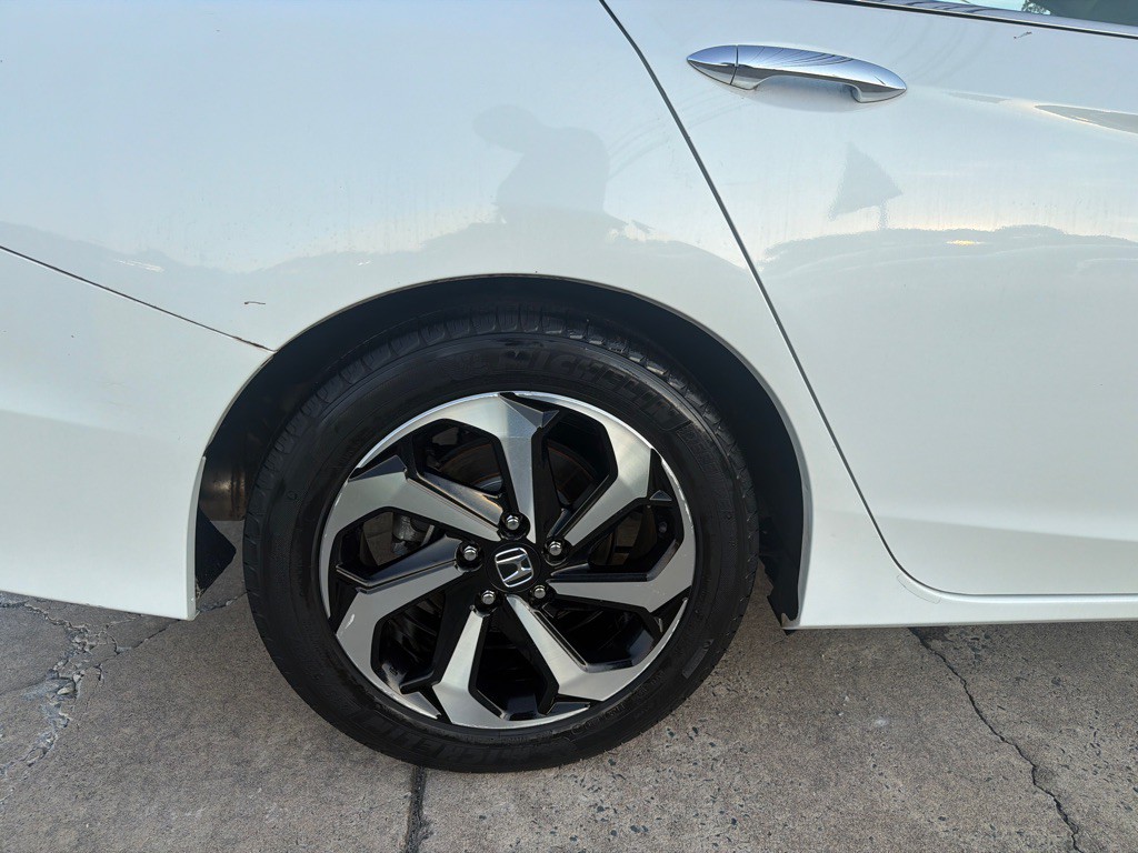 2017 Honda Accord Image 37