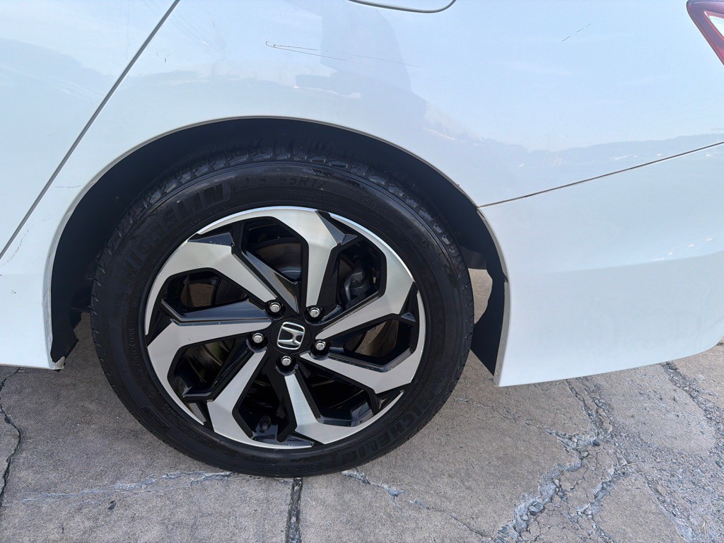 2017 Honda Accord Image 38