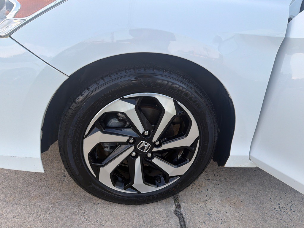 2017 Honda Accord Image 39
