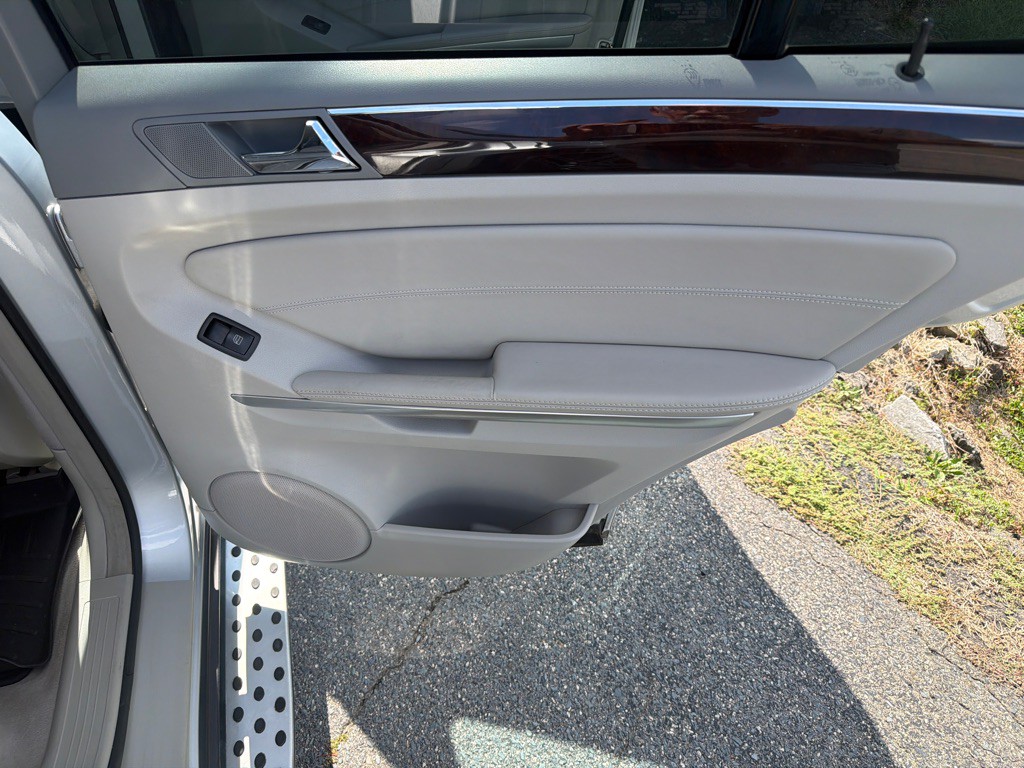 2009 Mercedes-Benz M-Class Image 34