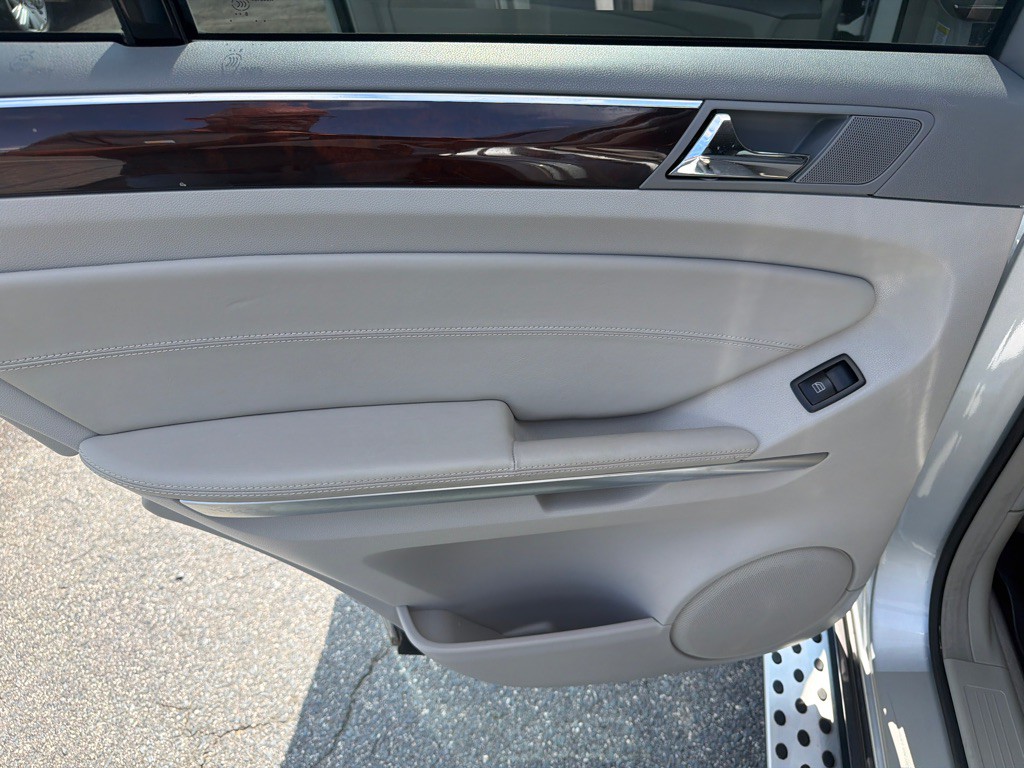 2009 Mercedes-Benz M-Class Image 36