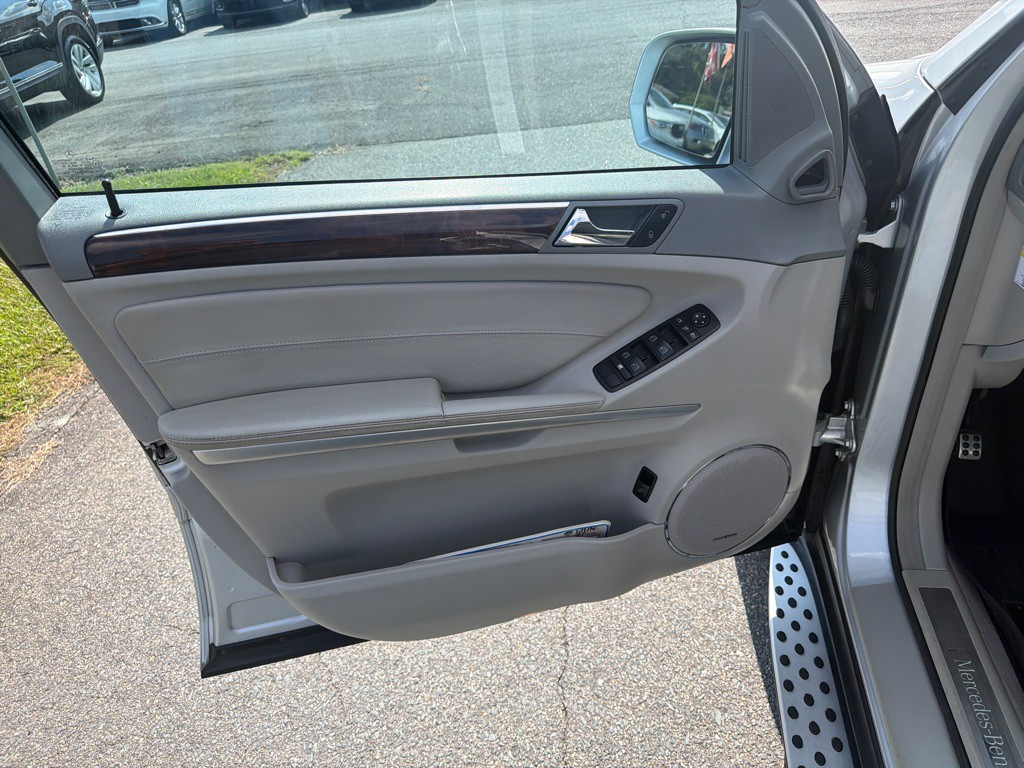 2009 Mercedes-Benz M-Class Image 37