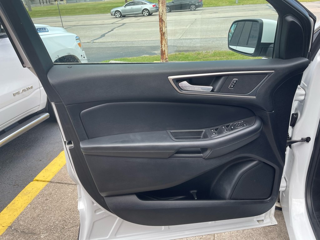 2022 Ford Edge Image 8