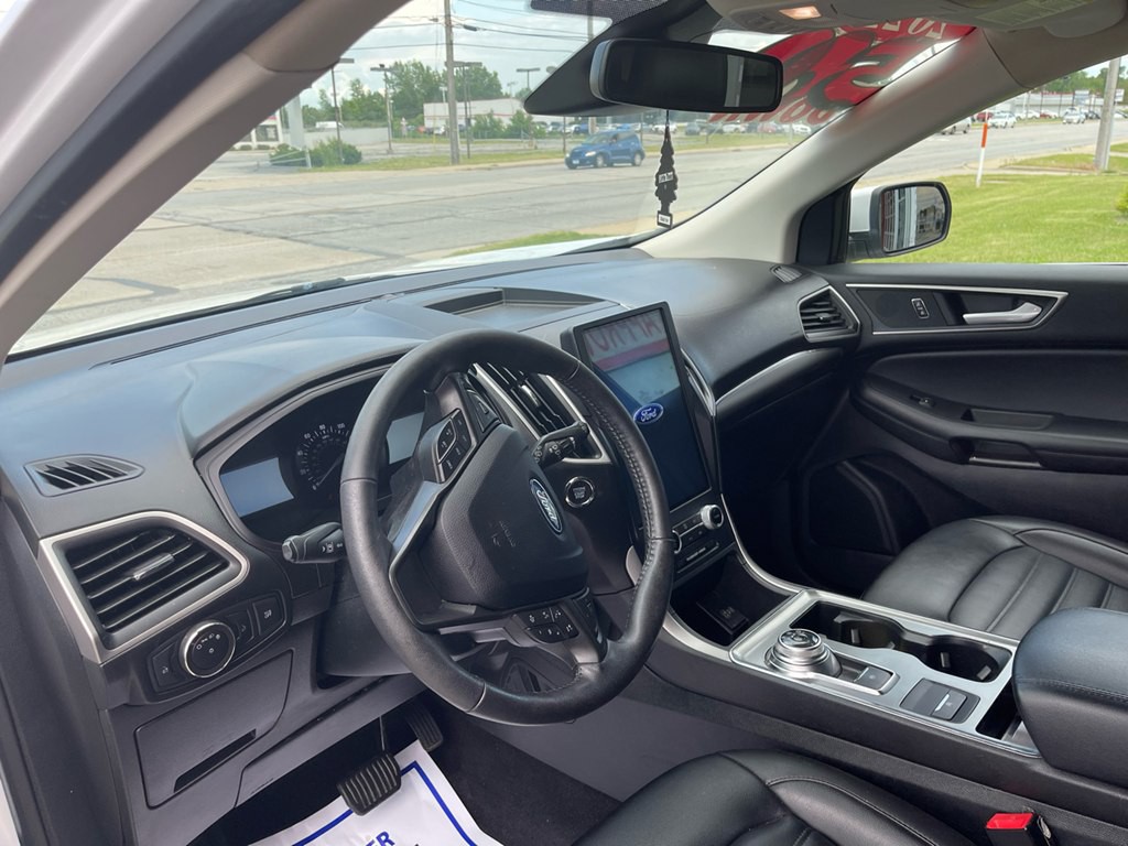 2022 Ford Edge Image 9