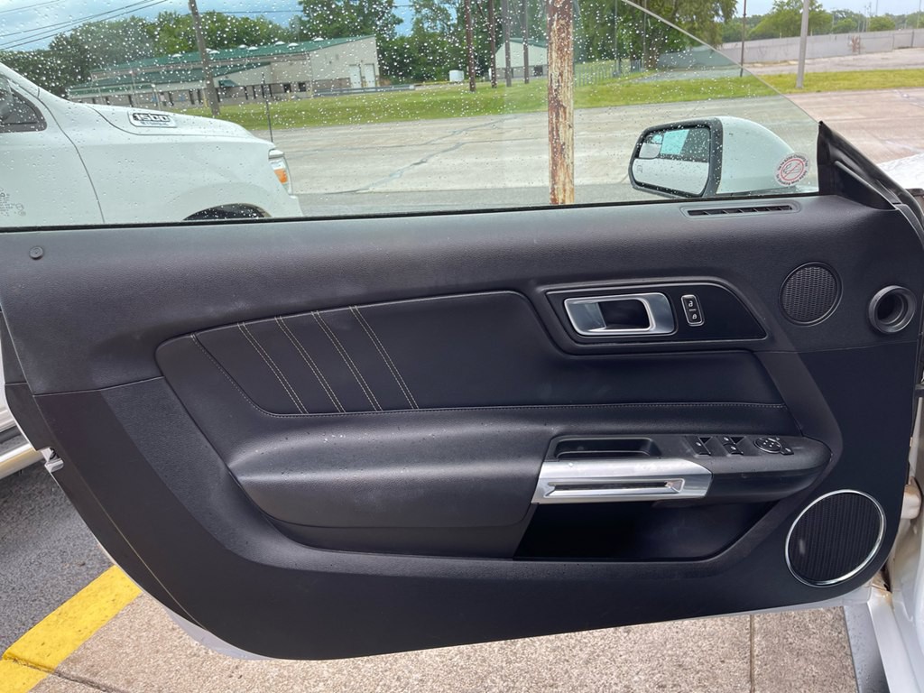 2019 Ford Mustang Image 8