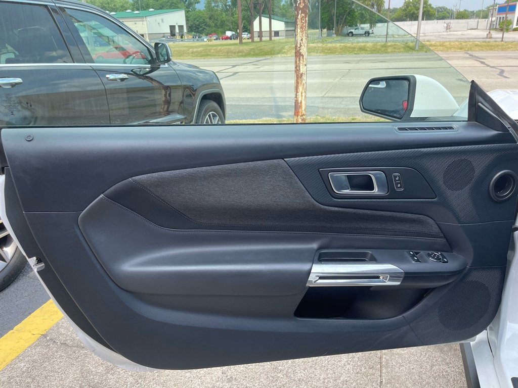 2024 Ford Mustang Image 8