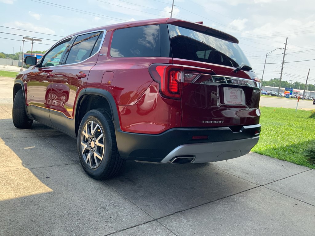 2023 GMC Acadia Image 2