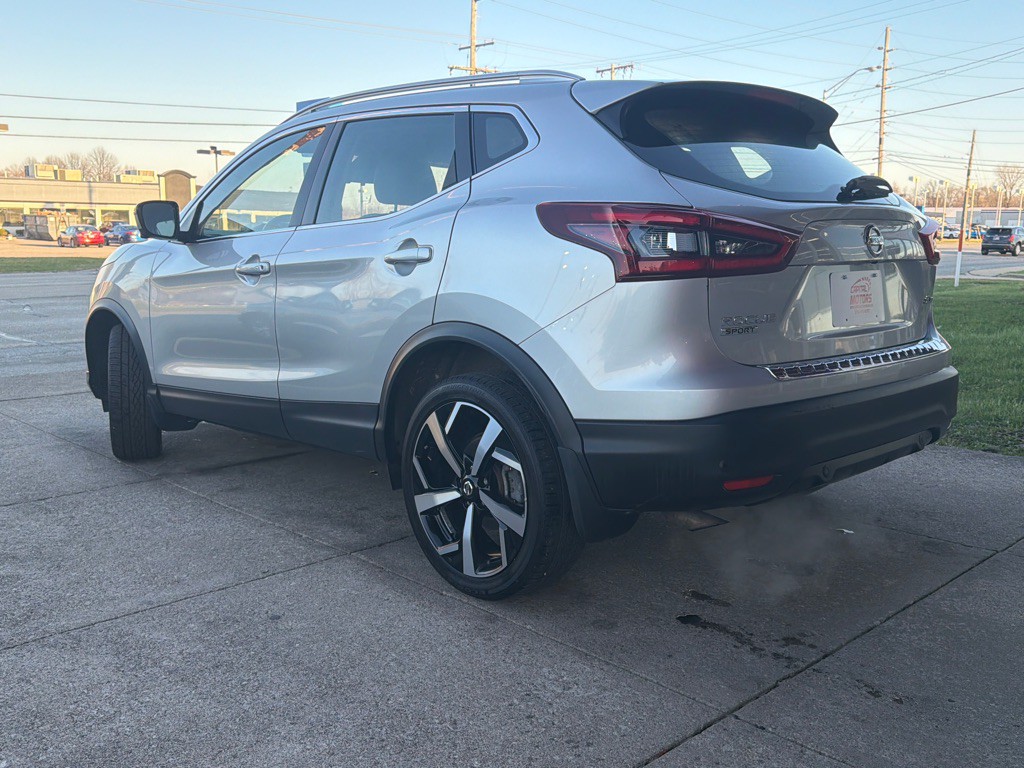 2022 Nissan Rogue Image 2