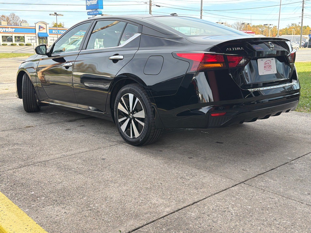 2022 Nissan Altima Image 2