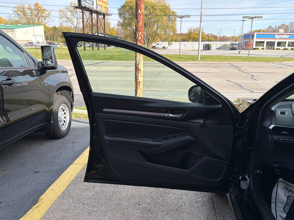 2022 Nissan Altima Image 8