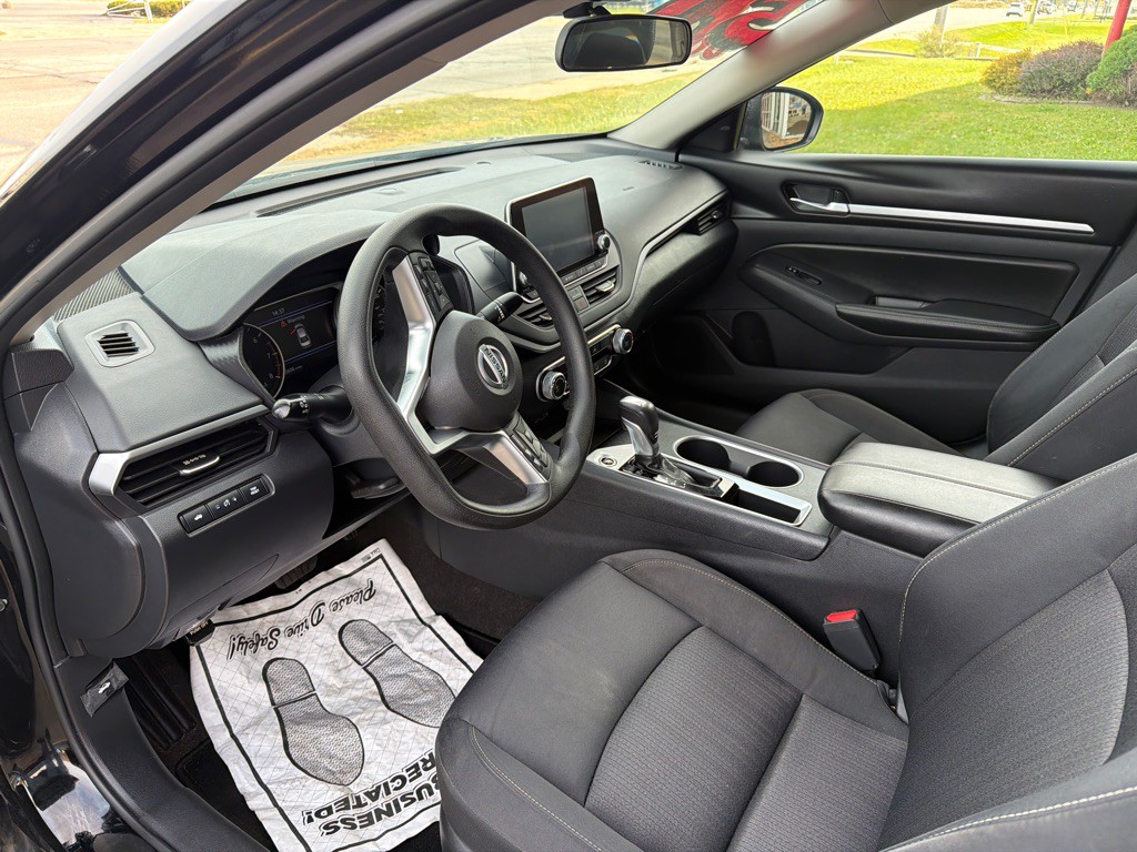 2022 Nissan Altima Image 9