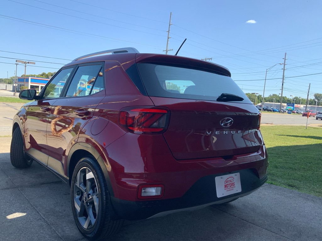 2023 Hyundai Venue Image 2
