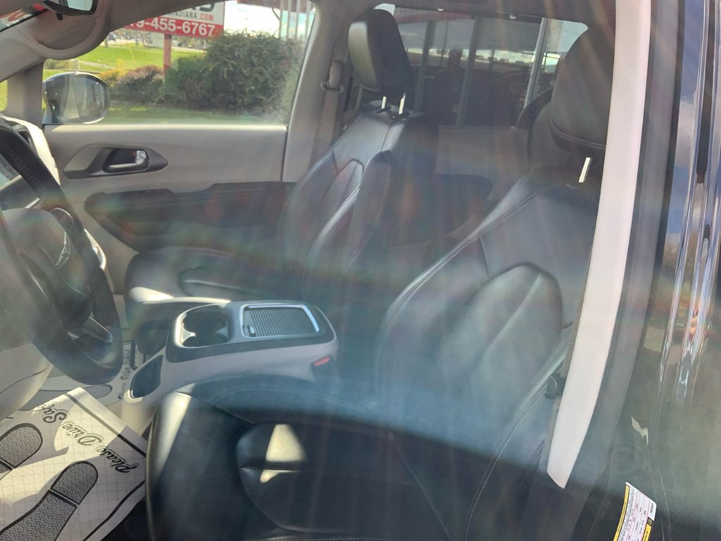 2017 Chrysler Pacifica Image 7