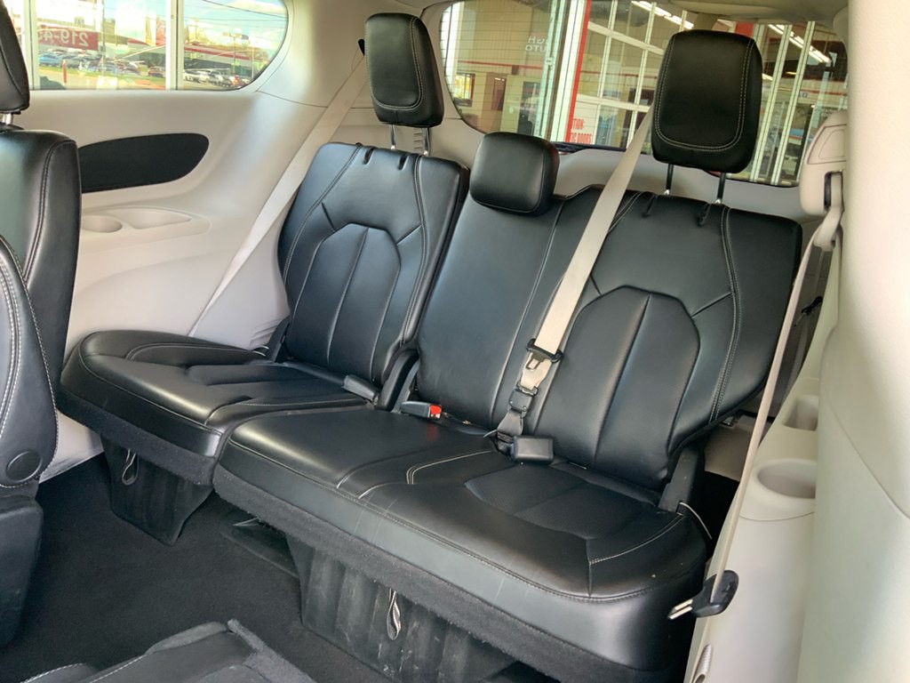 2017 Chrysler Pacifica Image 9