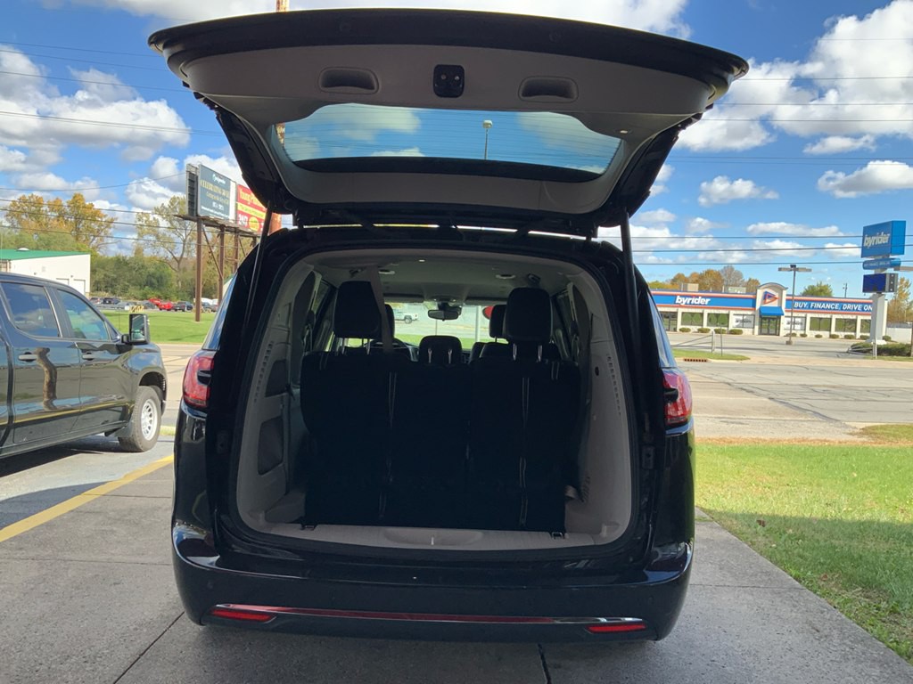 2017 Chrysler Pacifica Image 10